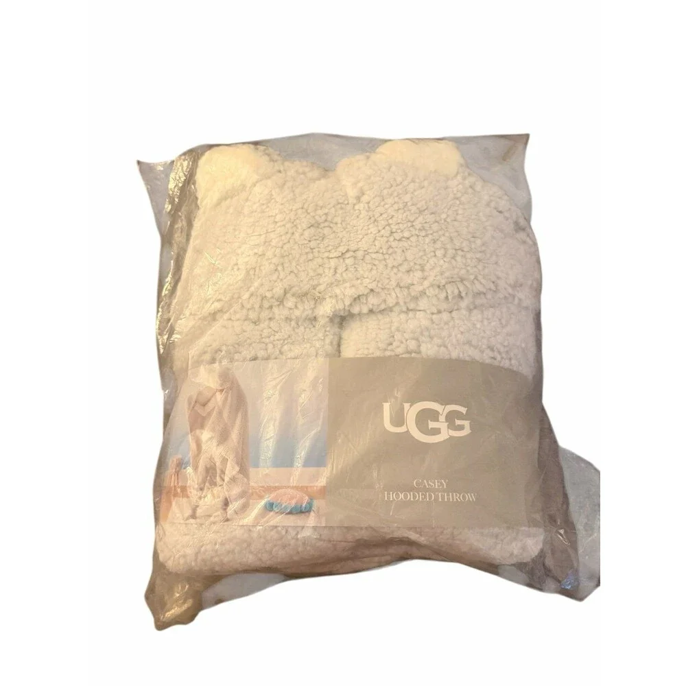Brand new Ugg Australia kids Sherpa hooded blanket